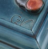 Czékmány Vera: Bohóc. Kerámia falplasztika, jelzett, lepattanással, 21x14 cm