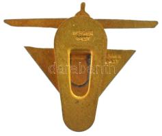 1939. "VI. M.P.P (VI. Magyar Pilóta Piknik) - 1939" zománcozott bronz jelvény, két helyen ...