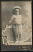 cca 1910 Gyerekportré, keményhátú fotó Bergtraun losonci műterméből, 10,5×6,5 cm