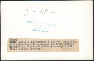cca 1946 "Jékei László a köztársasági hivatal vezetője, miniszter fogadja a magyar határon Káro...
