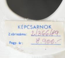 R. Kiss Lenke (1926 - ): Hölgy virággal. 1980 körül. Biscuit porcelán. Jelzett, halványan. Hibátlan....