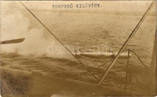 Osztrák-magyar torpedónaszád egy torpedó kilövésének pillanatában / K.u.K. Kriegsmarine Lancieren eines Torpedos / Austro-Hungarian Navy torpedo boat in the moment of firing a torpedo. A. Fischer Pola Nr. 536. (fl)