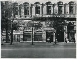 cca 1950-1960 Andrássy út részlete (Andrássy út 4.),Seidner Zoltán (1896-1960) (Magyar Foto), a hátoldalán pecséttel jelzett, 18x24 cm