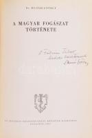 Huszár György: A magyar fogászat története. Bp., 1965, Országos Orvostörténeti Könyvtár, 266 p. Kiadói egészvászon-kötés, jó állapotban, kissé foltos, sérült kiadói papír védőborítóban. Megjelent 600 példányban. A szerző által Dr. Fábián Tibor (1934-2019) fogorvos, a Semmelweis Egyetem professzora részére DEDIKÁLT példány.