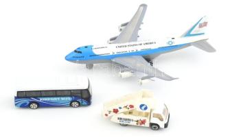 U.S.A. Jumbo Jet (Boeing 747) játék repülő, fém és műanyag, hátrahúzós, kopásnyomokkal + 2 db reptéri földi kiszolgáló jármű, h: 7,5 - 19 cm