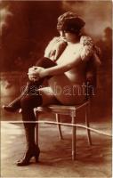 Erotikus meztelen hölgy térdharisnyában / Erotic vintage nude lady in stockings (non PC)