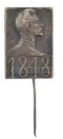 1942. Petőfi Sándor 1848 a Magyar Történelmi Emlékbizottság felkérésére Pátzay Pál által tervezett ezüstpatinázott bronz jelvény (18x26mm) T:1-