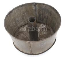 3 db régi kuglóf sütő forma, kopott, d: 19-24 cm