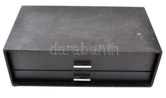 12 személyes, ezüstözött evőkészlet, jelzett, szaru nyéllel néhány darab, dobozában