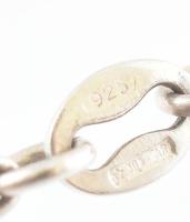 Ezüst(Ag) nyaklánc szintetikus rubinnal díszített medállal, jelzett, h: 49 cm, bruttó: 7,9 g