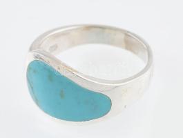 Ezüst(Ag) gyűrű türkizzel, jelzett, méret: 53, bruttó: 3,8 g
