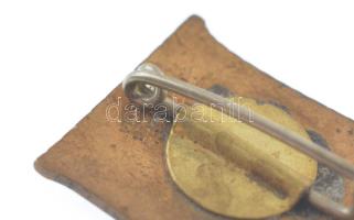 ~1930. "Budapesti Savoyai Jenő Olasz Királyi Iskola" zománcozott bronz jelvény, hátlapon &...