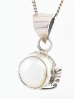 Ezüst(Ag) nyaklánc tenyésztett gyöngy függővel, jelzett, max.: 44 cm, bruttó: 5,2 g