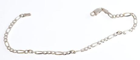 Ezüst(Ag) figaro karkötő, jelzett, h: 18 cm, nettó: 2,3 g