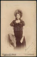 1897 Sopron, Fiatal lány portréja, keményhatú kabinetfotó Rupprecht Mihály cs. és kir. udvari fényképész műterméből, feliratozva, 16x11 cm