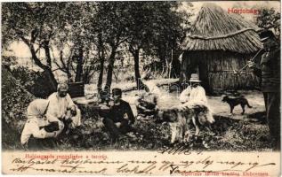 1905 Hortobágy, Halászgazda reggelizése a tanyán, magyar folklór. Eperjesy István kiadása