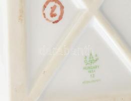 Hollóházi térdelő akt. Kézzel festett, jelzett, hibátlan. 31 cm