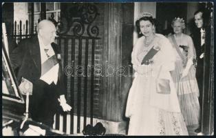 Winston Churchill (1874-1965) II. Erzsébet királynő és Erzsébet anyakirálynő, fotó, 9×13,5 cm