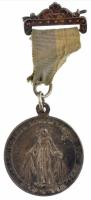 ~1930. Szent Erzsébet ezüstözött bronz medál szalagon (32mm) T:2