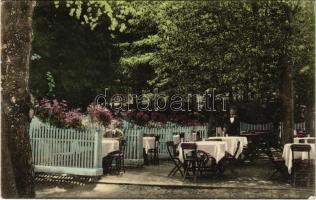 1915 Kassa, Kosice; Bankói fürdővendéglő kerthelyisége pincérrel. Schobert István fürdőbérlő kiadása / restaurant garden in Bankov, waiter (EK)