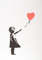 Banksy: Girl with balloon. Ofszet litográfia, papír, jelzett a nyomaton, POWPrintmaking szárazpecséttel Grafiart - Aviomar Italia tanúsítvánnyal Számozott:82/150. Lapméret: 70x50 cm, / Numbered, marked