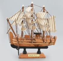 Bounty vitorláshajó makett, fa és szövet, 15x13 cm