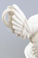 Drasche kakas és tyúk, fehér mázas porcelán, tervező: Markup Béla, 1940 körül. Oldalán Markup B. jel...