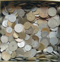 2,8kg vegyes világpénz, régi és új