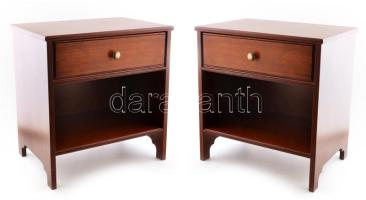 2 db éjjeliszekrény párban. Igényes fa stílbútor. Minimális felületi sérüléssel 52x36x56 cm NEM POSTÁZZUK