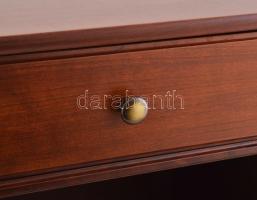 2 db éjjeliszekrény párban. Igényes fa stílbútor. Minimális felületi sérüléssel 52x36x56 cm NEM POST...