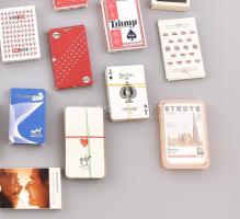 Kártya tétel, érdekes darabokkal: Piatnik vetőkártya (jóskártya) és franciakártya pakli, a jóskártyá...