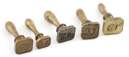 5 db réz, monogramos pecsétnyomó, m: 4,5 cm