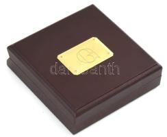 Kalendárium 50 évre (1999-2048), fa tokba rögzítve, jó állapotban, 9×9×2,5 cm