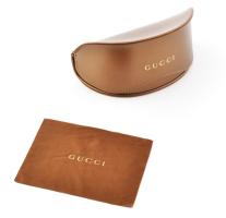 Gucci aranyszínű szemüvegtartó tok, hozzá való törlőkendővel, újszerű állapotban, 15,5x7x8,5 cm