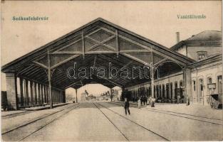 1918 Székesfehérvár, vasútállomás fafedeles váró