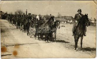 1939 Királyhelmec, Helmec, Kralovsky Chlumec; Dandár kocsizó légvédelmi géppuska század katonái / Hungarian military air defense soldiers. photo (fa)