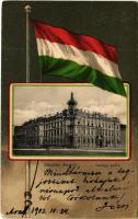 1902 Arad, Pénzügyi palota. Szecessziós magyar zászlós litho keret / Palace of Finance. Art Nouveau litho frame with Hungarian flag (EK)