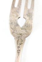 Ezüst (Ag) historizáló villa, nemesi címeres, jelzett, LATZKÓ mesterjegy. h: 20 cm, nettó: 64,5g