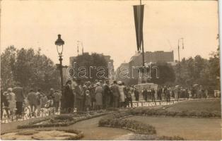 Budapest V. Szabadság tér, Országzászló avatás. photo (ragasztónyom / glue marks)