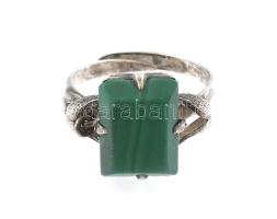 Ezüst (Ag) malachittal ékített gyűrű, jelzett, állítható méretű, bruttó: 4,6g