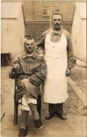 1914 Osztrák-magyar sebesült katonák a prágai Karlín Vöröskeresztes tartalékos kórház udvarán / WWI K.u.k. military Red Cross hospital in Praha, injured soldiers. Václav Mayer photo + "Militärpflege Reserve-Spital des rothen Kreuzes in Karolinenthal"