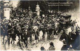 1912 Wien, Eucharistische Prozession, das Allerheiligste im Glas-Galawagen