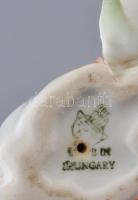 Zsolnay porcelán nyuszi, kézzel festett, jelzett, apró lepattanással, 7×8 cm