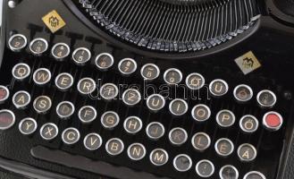 cca 1930 Mercedes Prima írógép magyar billentyűzettel, jelzett, jó állapotban, működik, dobozzal 34×...