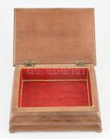 Intarziás fa ládika bársony béléssel. Jó állapotban 27x22 cm