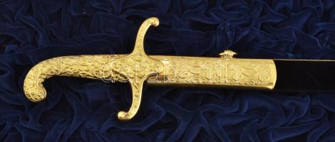 Rákóczi mintájú díszkard. Bársony díszdobozban. Igényes kivitel. Doboz mérete 115x25 cm