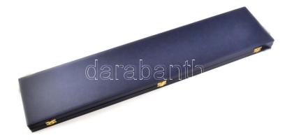 Rákóczi mintájú díszkard. Bársony díszdobozban. Igényes kivitel. Doboz mérete 115x25 cm