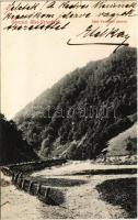 1908 Alsóverecke, Niznije Verecki, Nizsnyi Vorota, Nyzhni Vorota; Alsó-Vereckei szoros. Lederer J. fényképész / mountain pass (kis szakadás / small tear)
