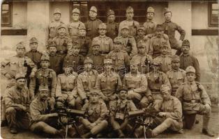 1915 Pozsony, Pressburg, Bratislava; Osztrák-magyar katonák csoportja gépfegyverrel / WWI Austro-Hungarian K.u.K. military, group of soldiers, machine gun. photo (fl)