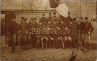 Első világháborús sztrák-magyar katonák csoportképe / WWI Austro-Hungarian K.u.k. military photo (felszíni sérülés / surface damage)